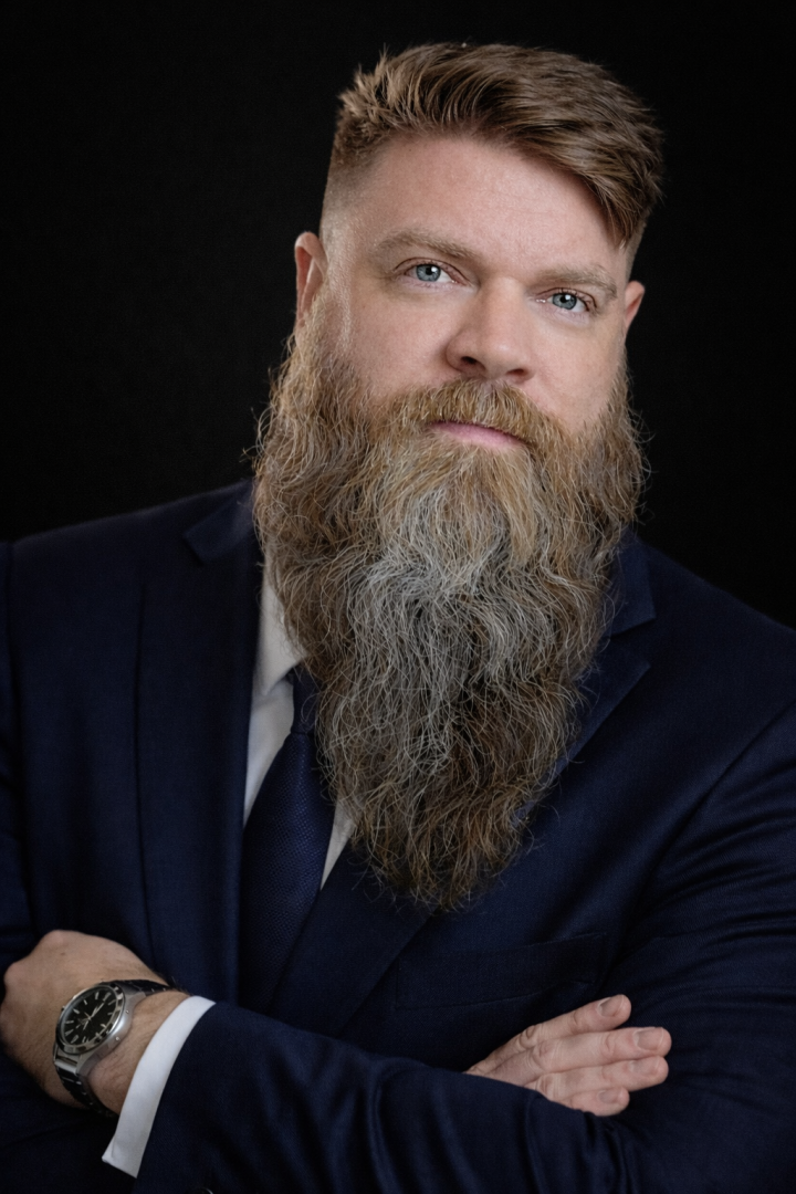 Chris Headshot